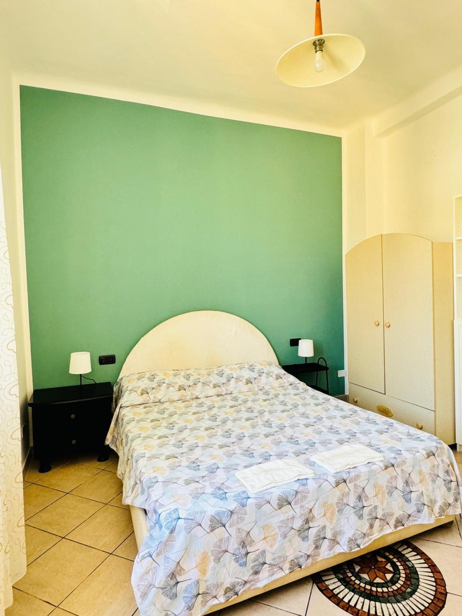 Una Stanza Nel Bunker Hotel Genoa Luaran gambar